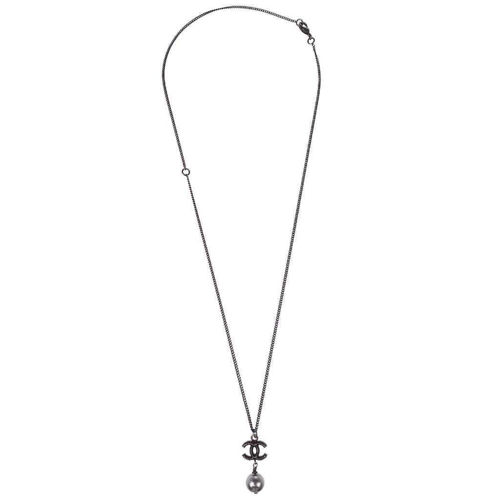 Chanel Vintage CC Pendant Necklace Black Metal Good condition - Front View