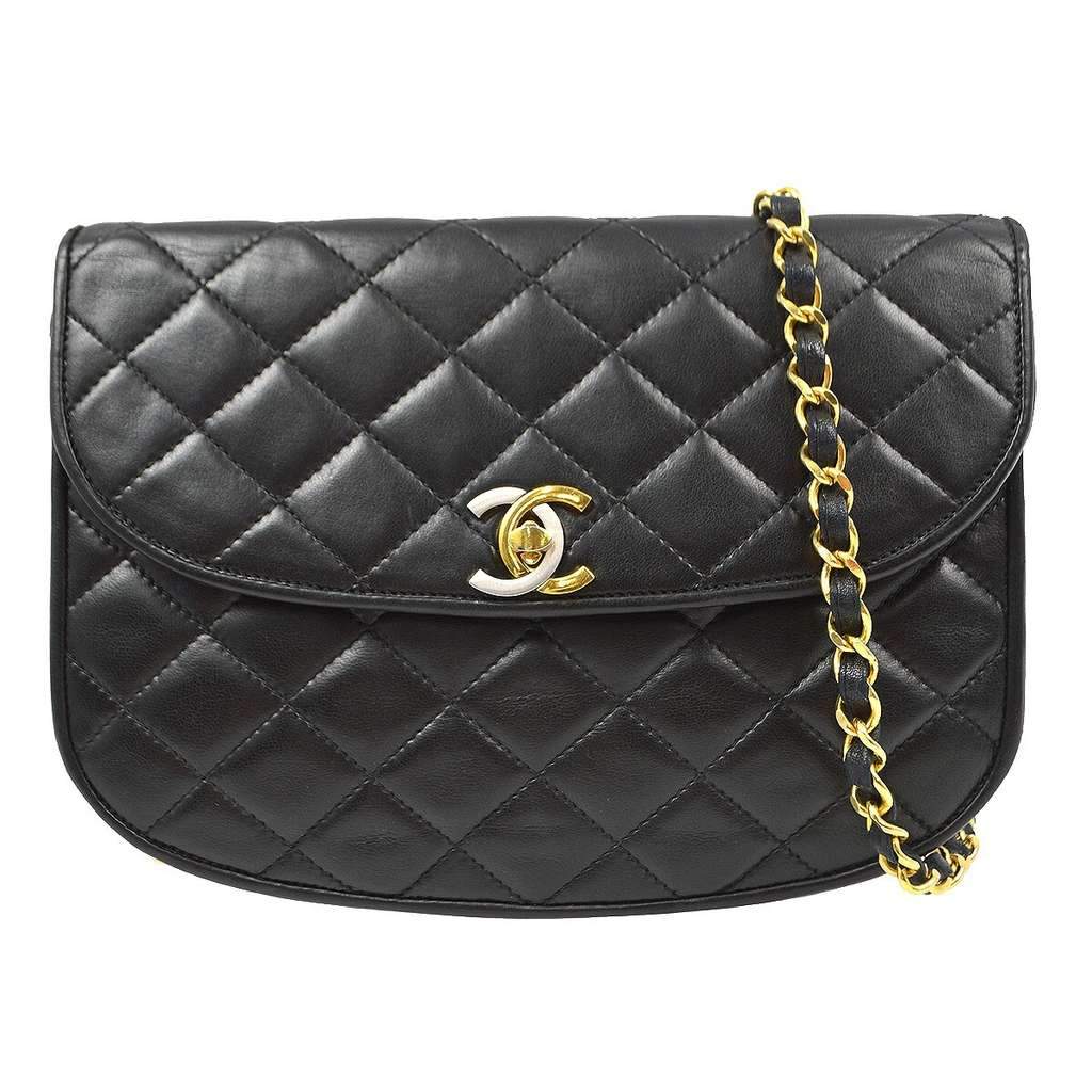 Chanel Vintage Round Flap Bag Black Leather Good condition - Front View