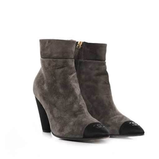 Chanel Heeled ankle boots Grey Suede Very good - Front View