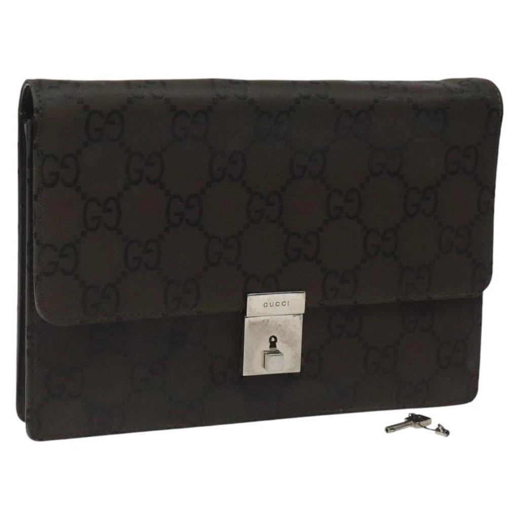Gucci القابض