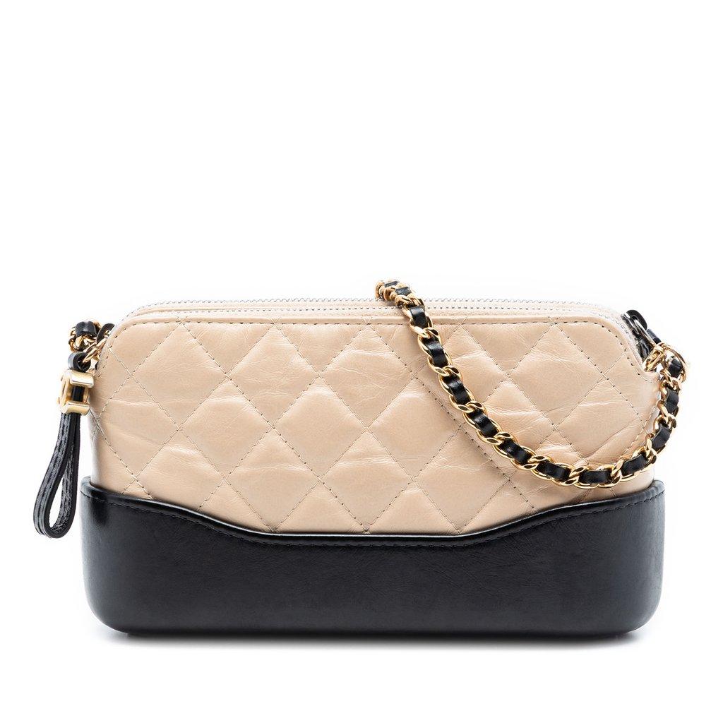 Chanel حقيبة كلاتش غابرييل ثنائية اللون من جلد العجل المعتق بسحاب مزدوج وسلسلة