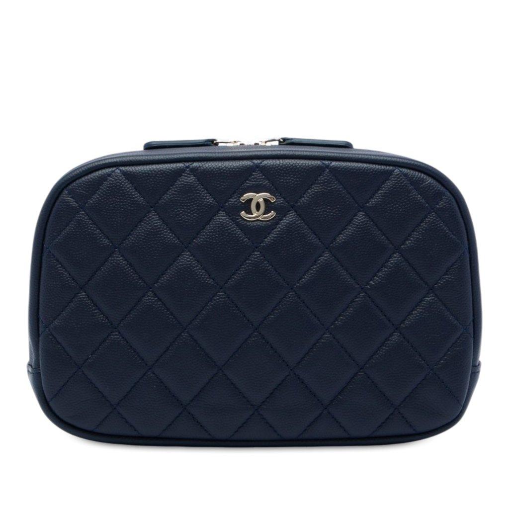 Chanel حقيبة مستحضرات تجميل كبيرة مبطنة على شكل كافيار