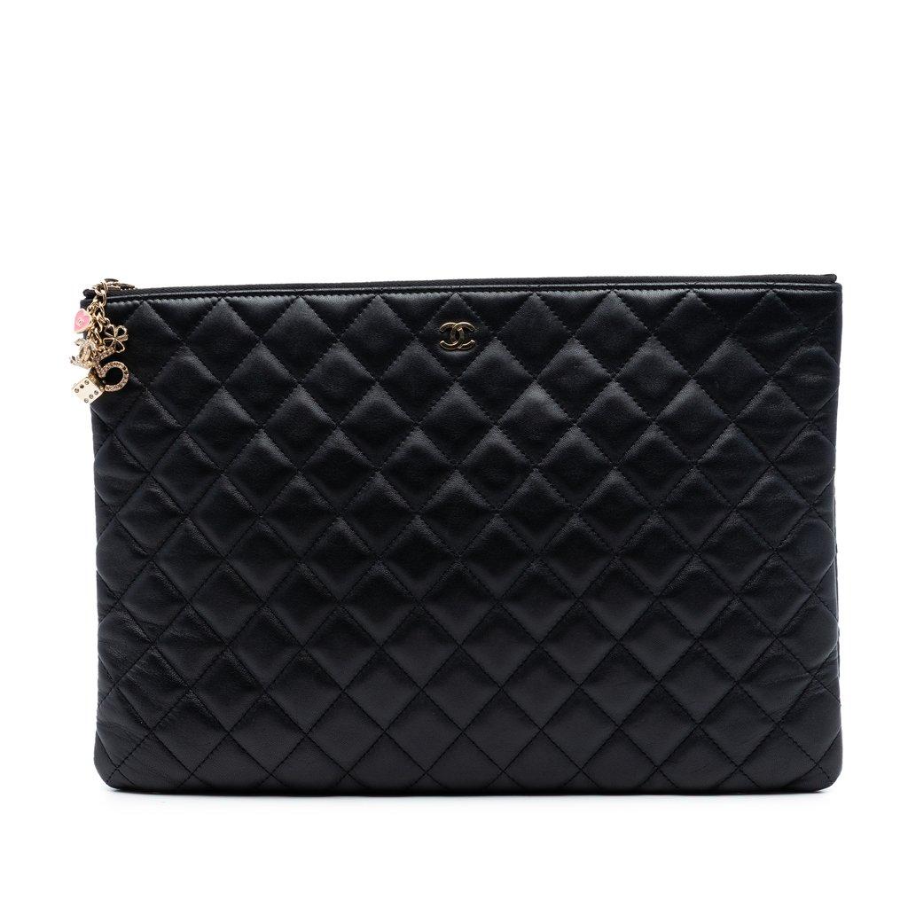 Chanel حقيبة يد كبيرة من جلد الخروف المبطن مزينة بتعليقات كازينو