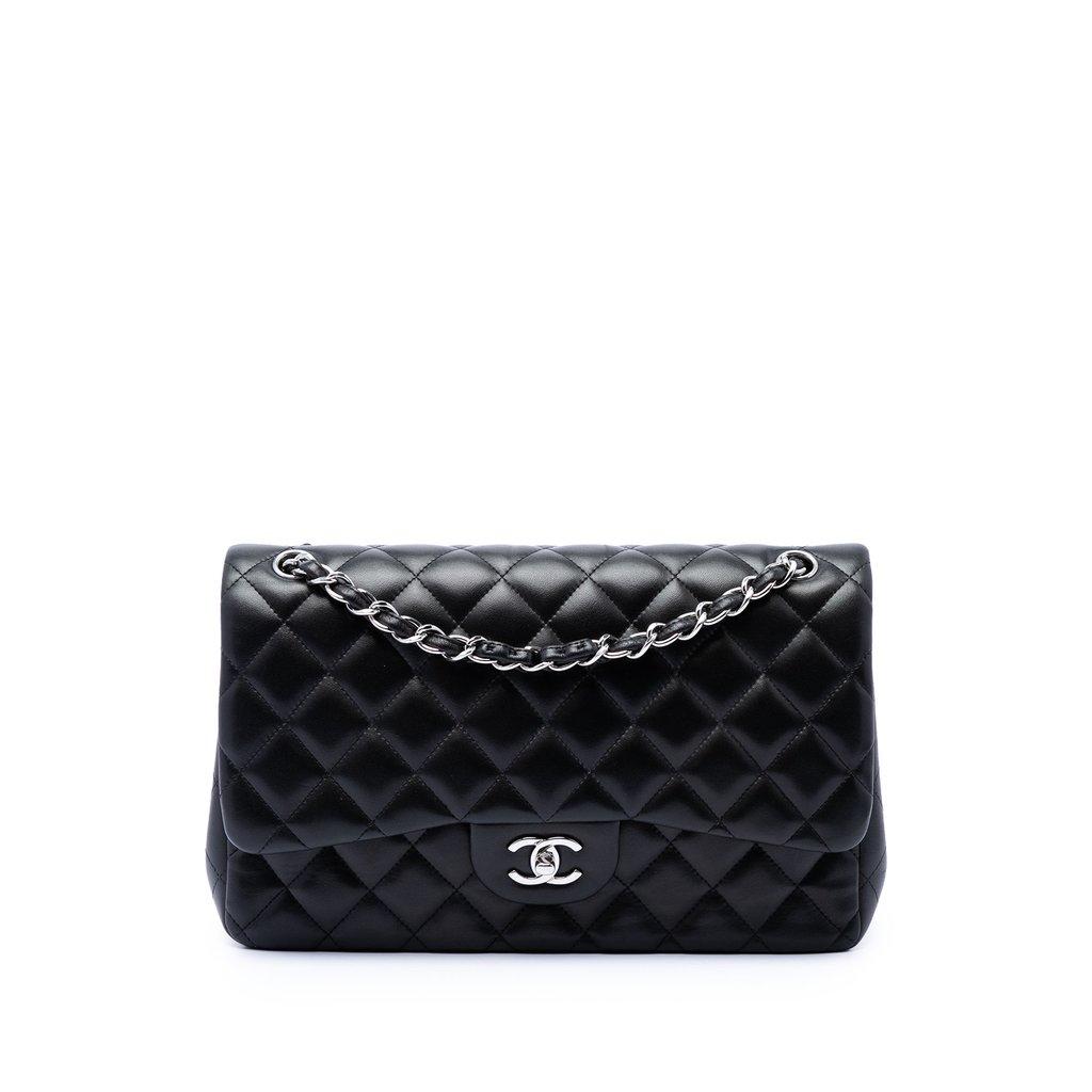 Chanel حقيبة جامبو كلاسيكية من جلد الخروف ذات غطاء مزدوج