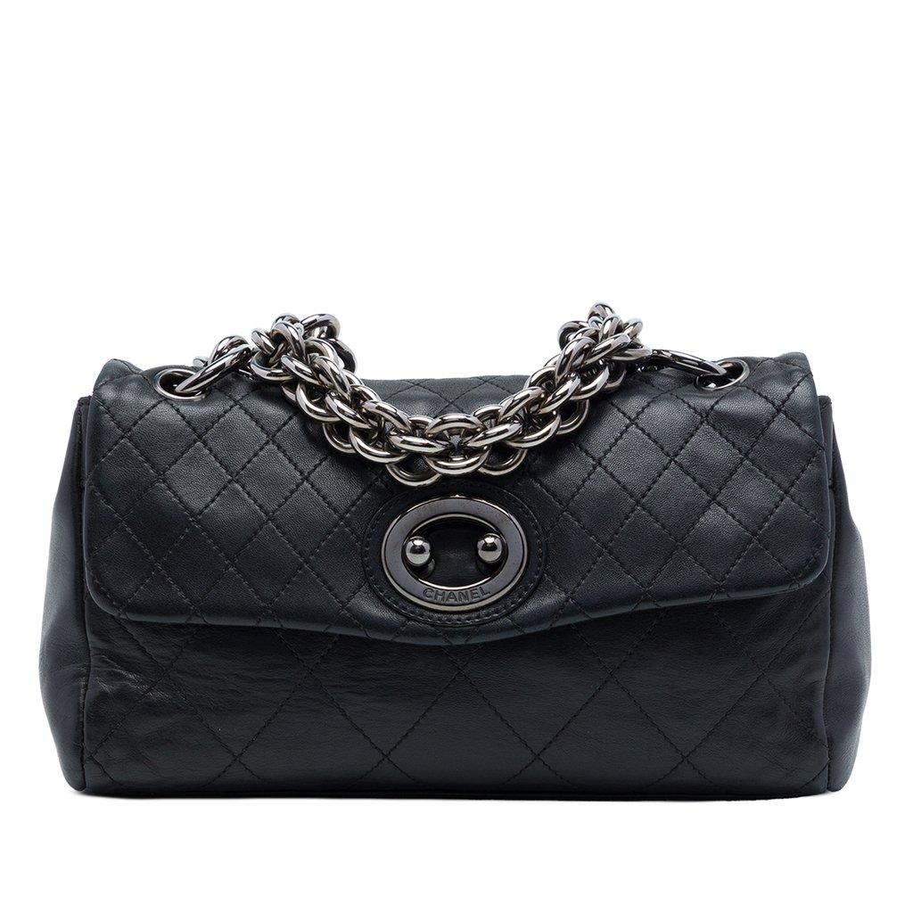 Chanel غطاء سلسلة حلقية من جلد العجل المبطن
