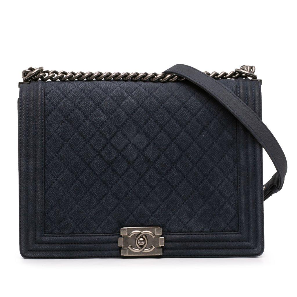 Chanel حقيبة كبيرة مبطنة بتصميم كافيار بألوان متقزحة