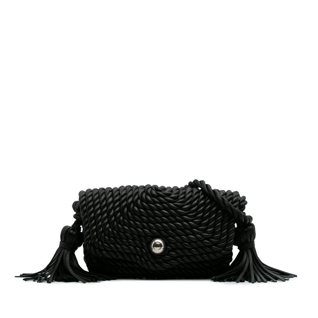 Bottega Veneta حقيبة كروسبودي كلاسيكية من جلد الخروف مزينة بشرابات ملتوية