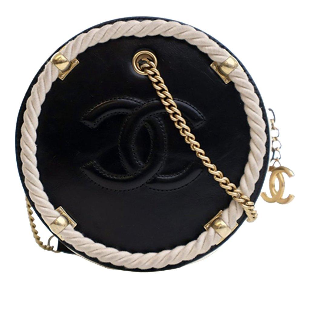 Chanel حقيبة دائرية من جلد العجل المجعد من إن فوغ