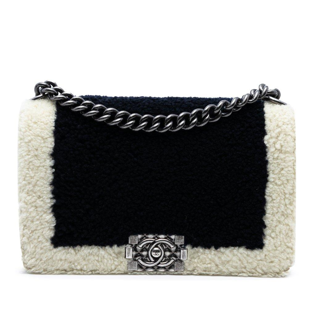 Chanel غطاء متوسط ​​الحجم من جلد الغنم ثنائي اللون للأولاد