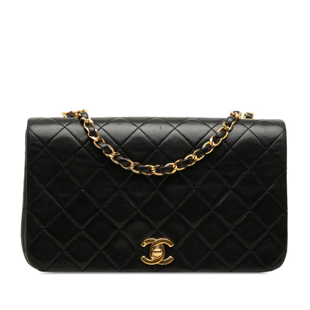 Chanel غطاء كامل من جلد الخروف المبطن متوسط الحجم