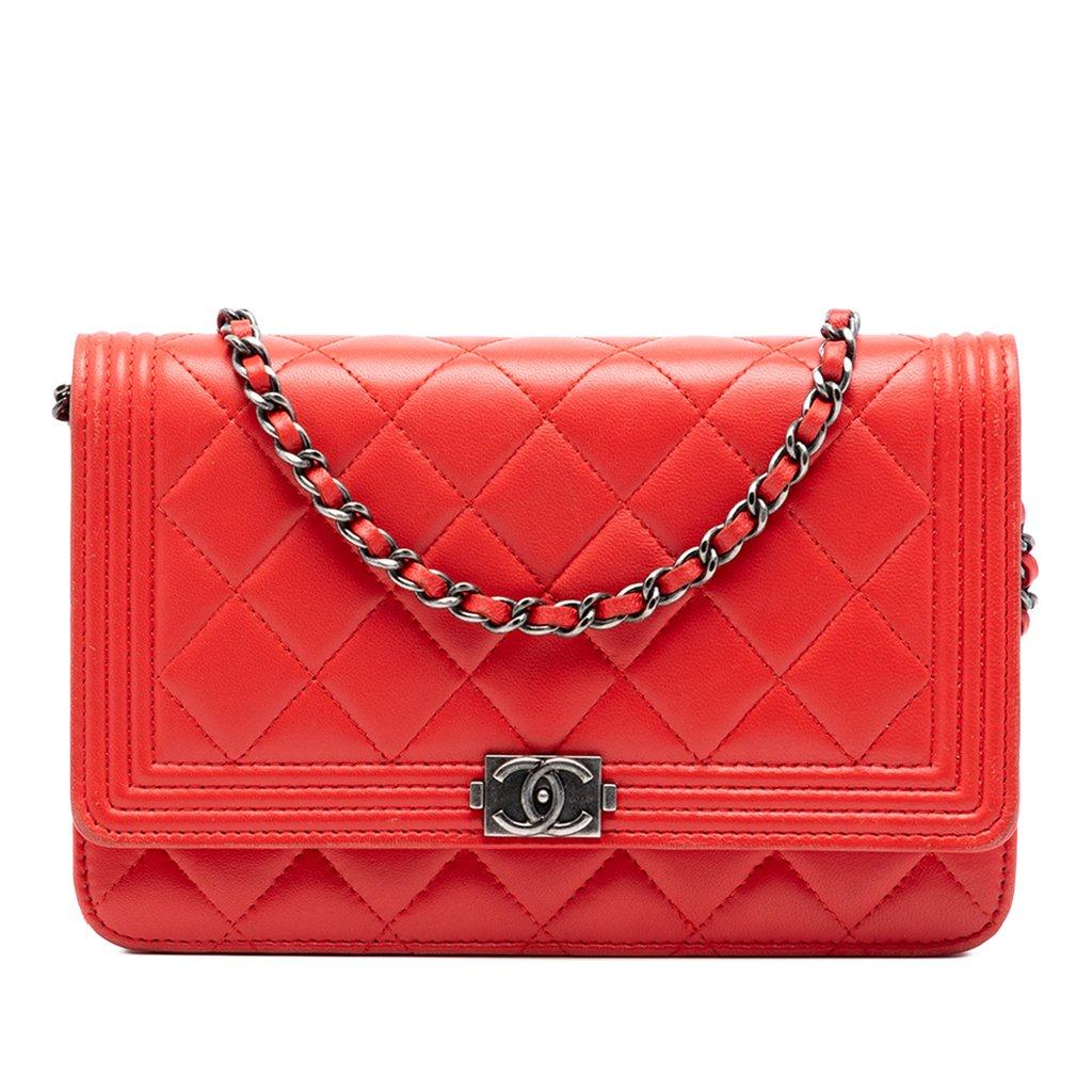 Chanel محفظة أطفال من جلد الخروف المبطن مع سلسلة