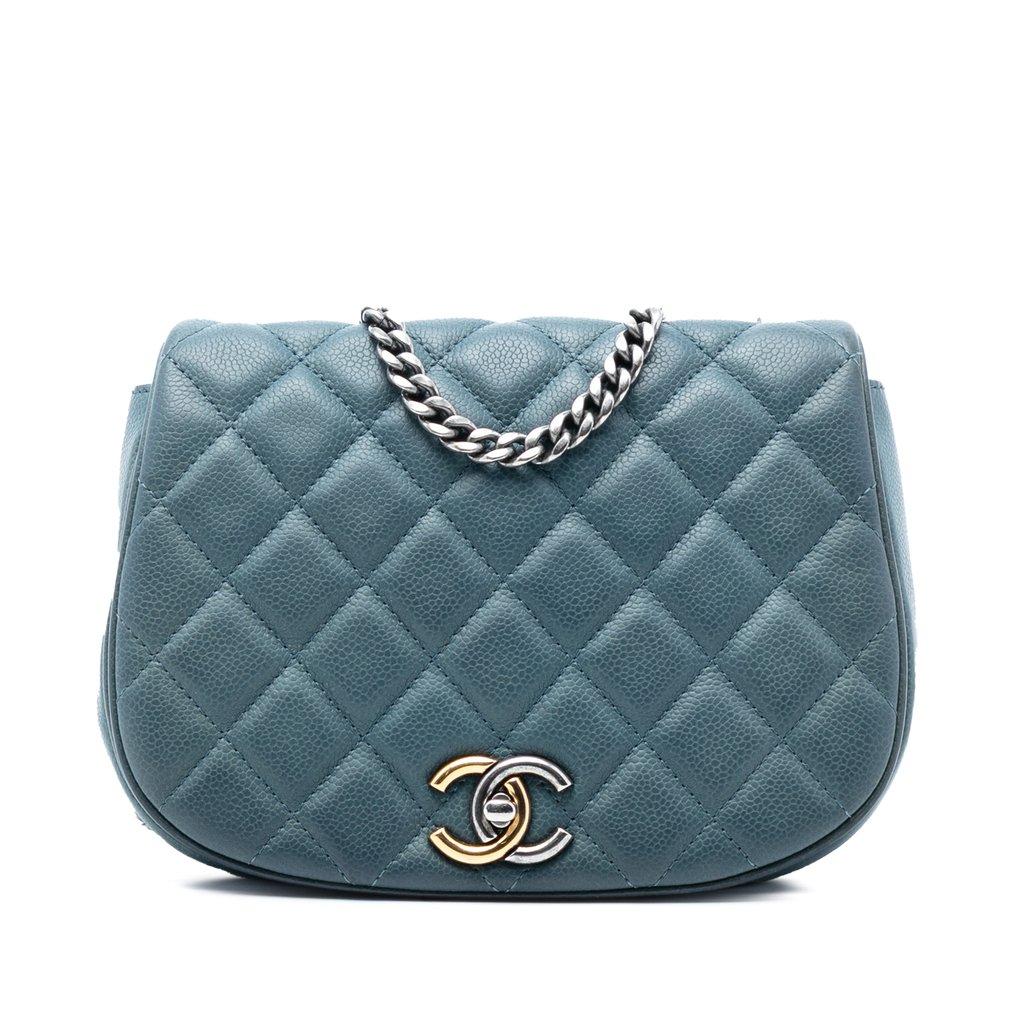 Chanel جيب صغير مبطن بنمط الكافيار، مناسب للإطلالات الكاجوال