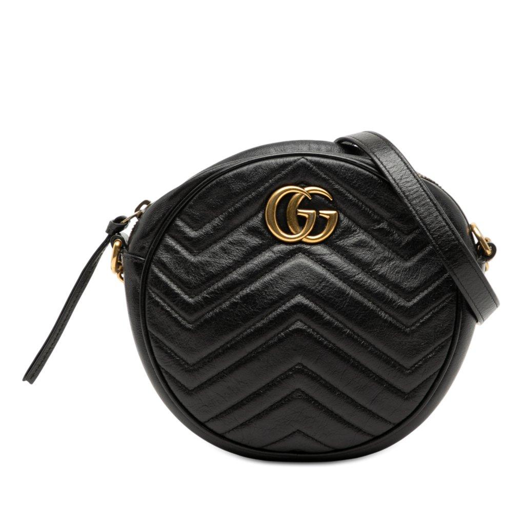 Gucci حقيبة كروسبودي دائرية صغيرة من الجلد المبطن بنقشة مارمونت ماتيلاسيه بنقشة جي جي.