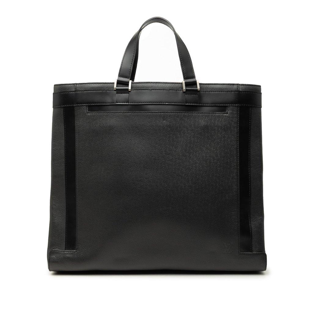 Louis Vuitton Taiga Kasbek GM