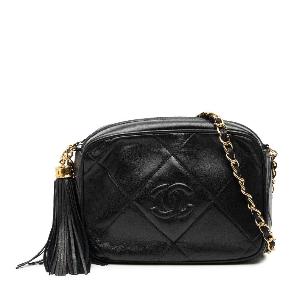 Chanel حقيبة كاميرا من جلد الخروف المبطن مع شرابة