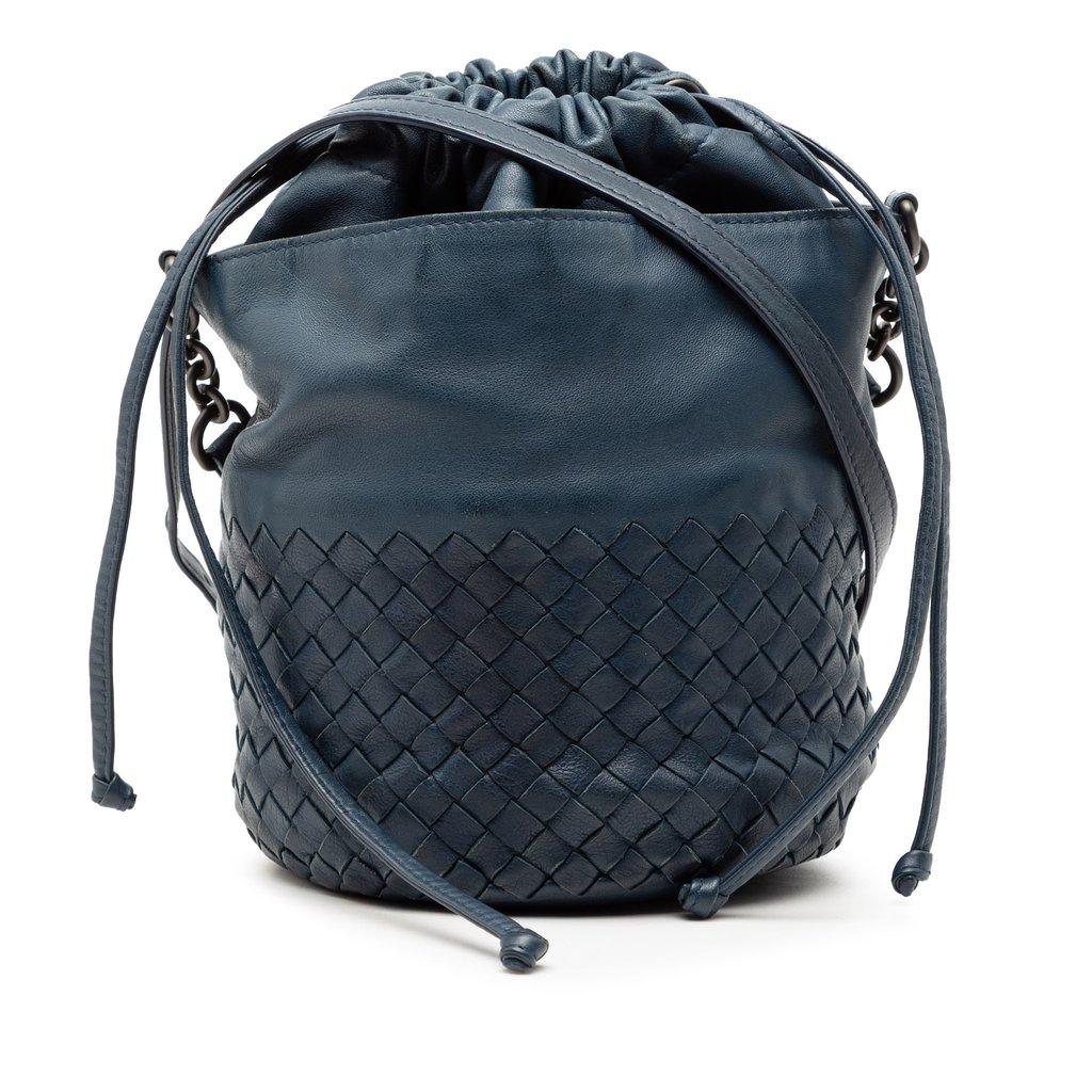 Bottega Veneta دلو من جلد نابا إنتريتشياتو