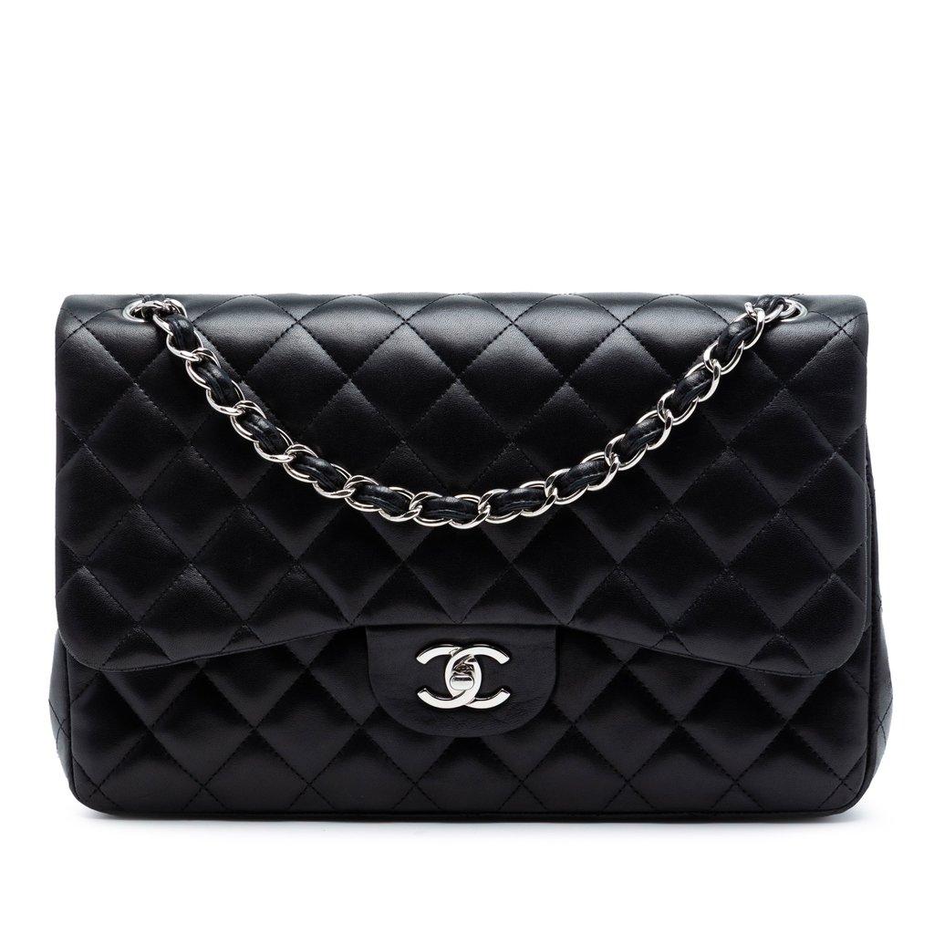 Chanel حقيبة جامبو كلاسيكية من جلد الخروف ذات غطاء مزدوج