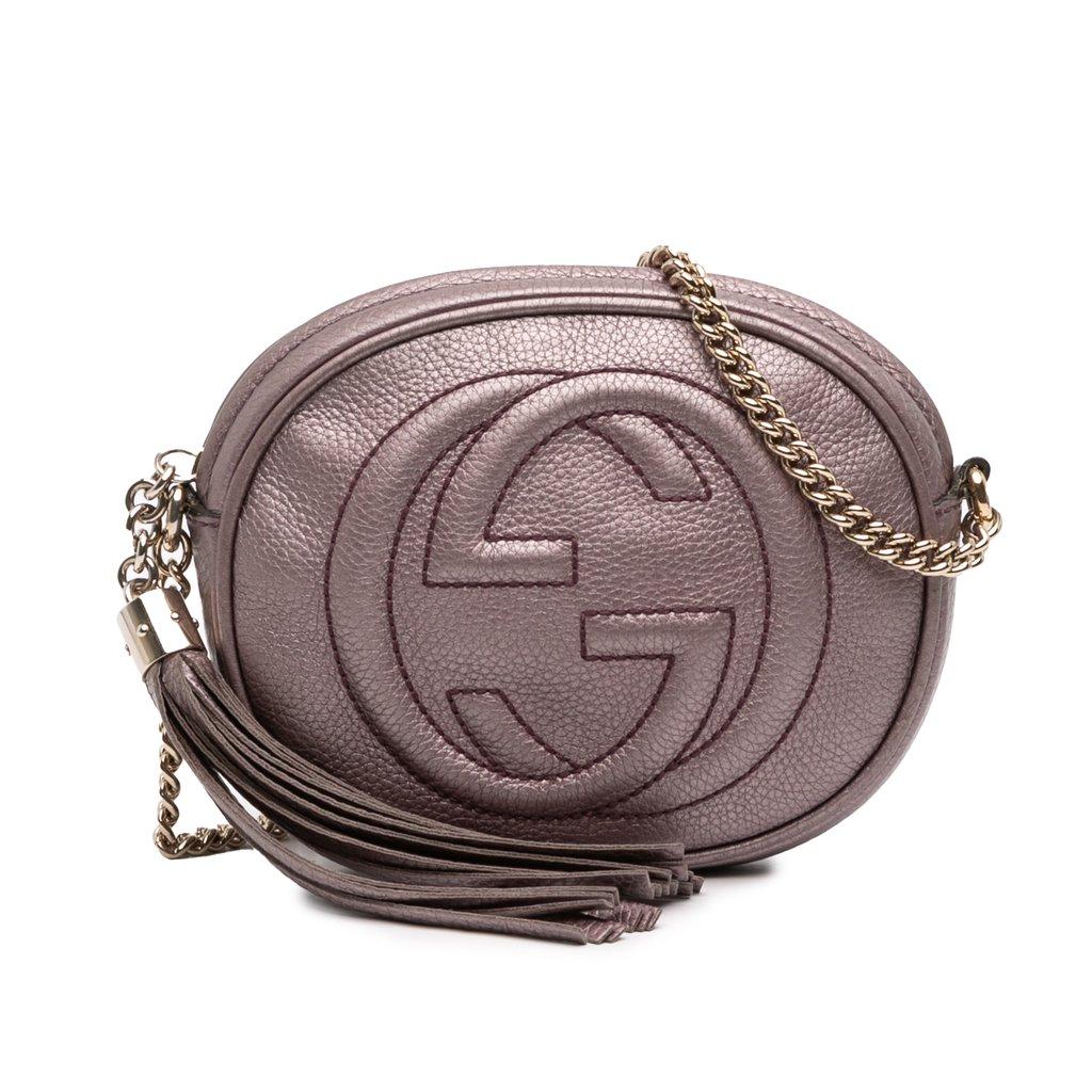 Gucci حقيبة كروس صغيرة من جلد العجل المحبب المعدني بسلسلة سوهو