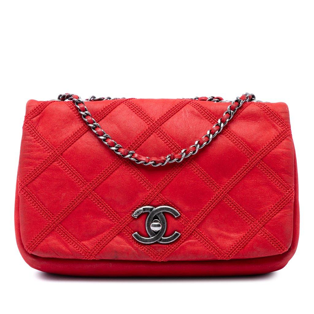Chanel غطاء من جلد العجل اللامع بتطريز ماسي