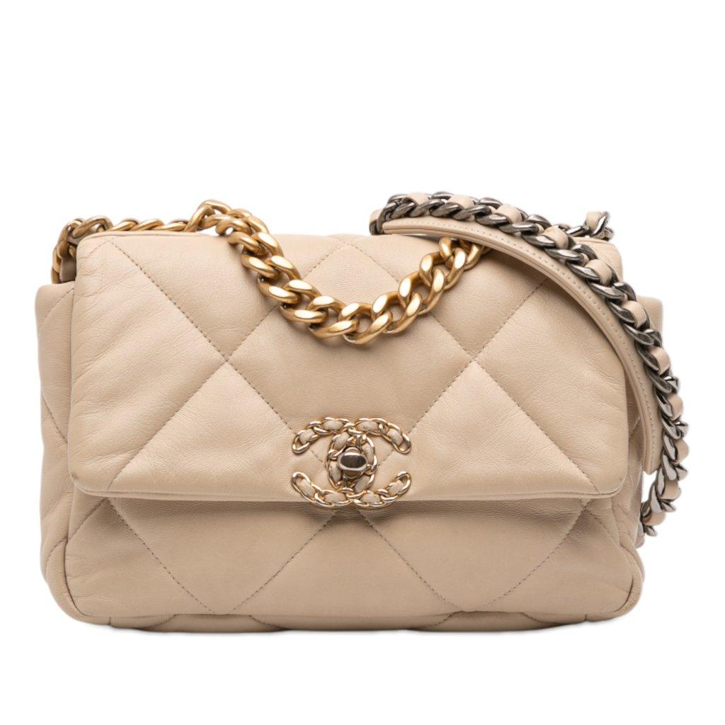 Chanel جلد خروف متوسط الحجم، غطاء 19 بوصة