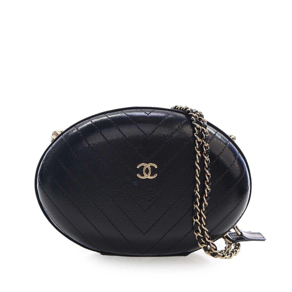 Chanel حقيبة سهرة من جلد العجل من لا باوزا بخياطة شيفرون