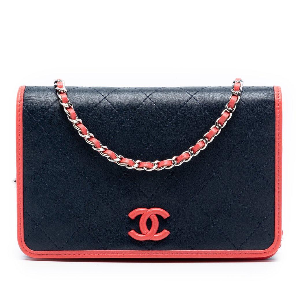 Chanel محفظة CC من جلد الخروف المبطن بألوان زاهية مع سلسلة