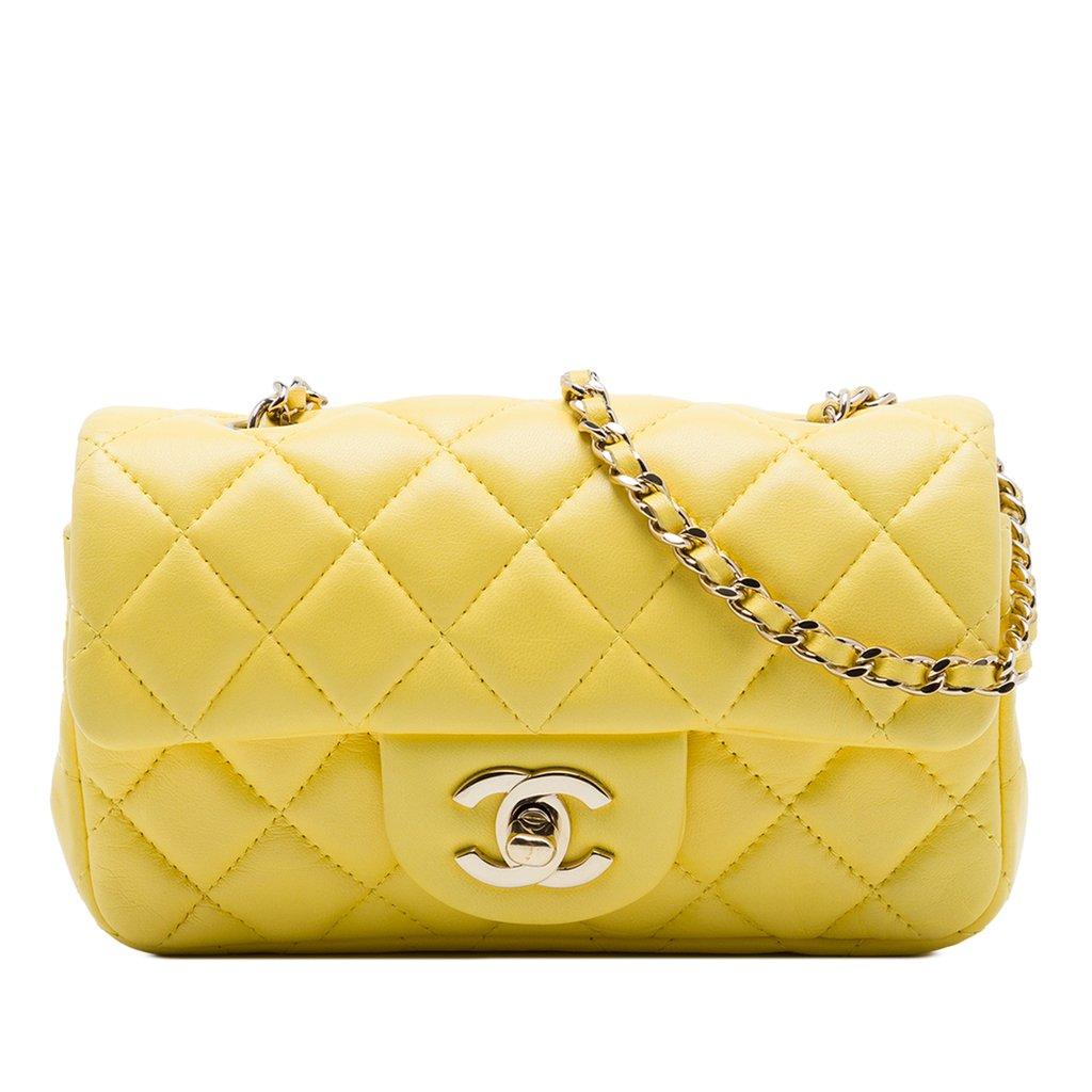 Chanel حقيبة صغيرة مستطيلة كلاسيكية من جلد الخروف بغطاء واحد