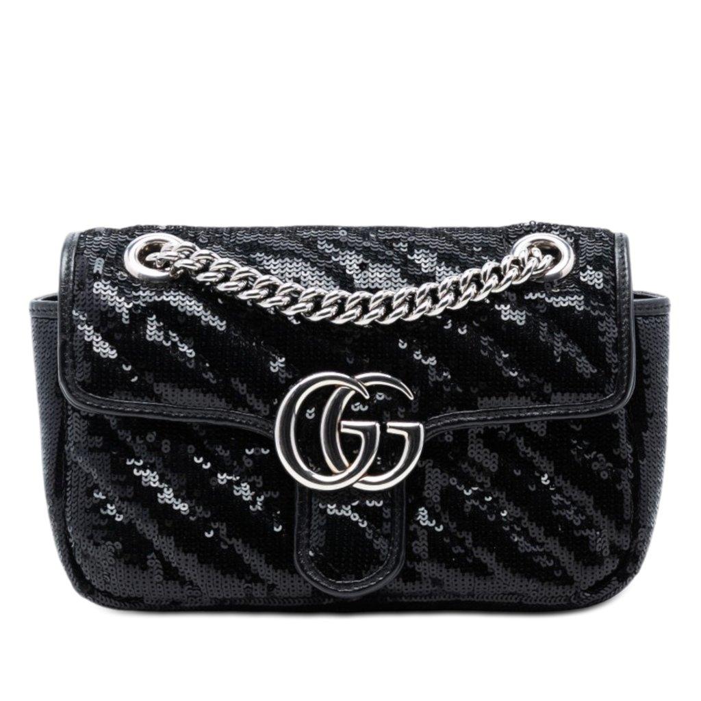 Gucci حقيبة كتف صغيرة من الجلد والترتر المائل بنقشة GG Marmont Matelasse، مزينة بشعار تورشون.