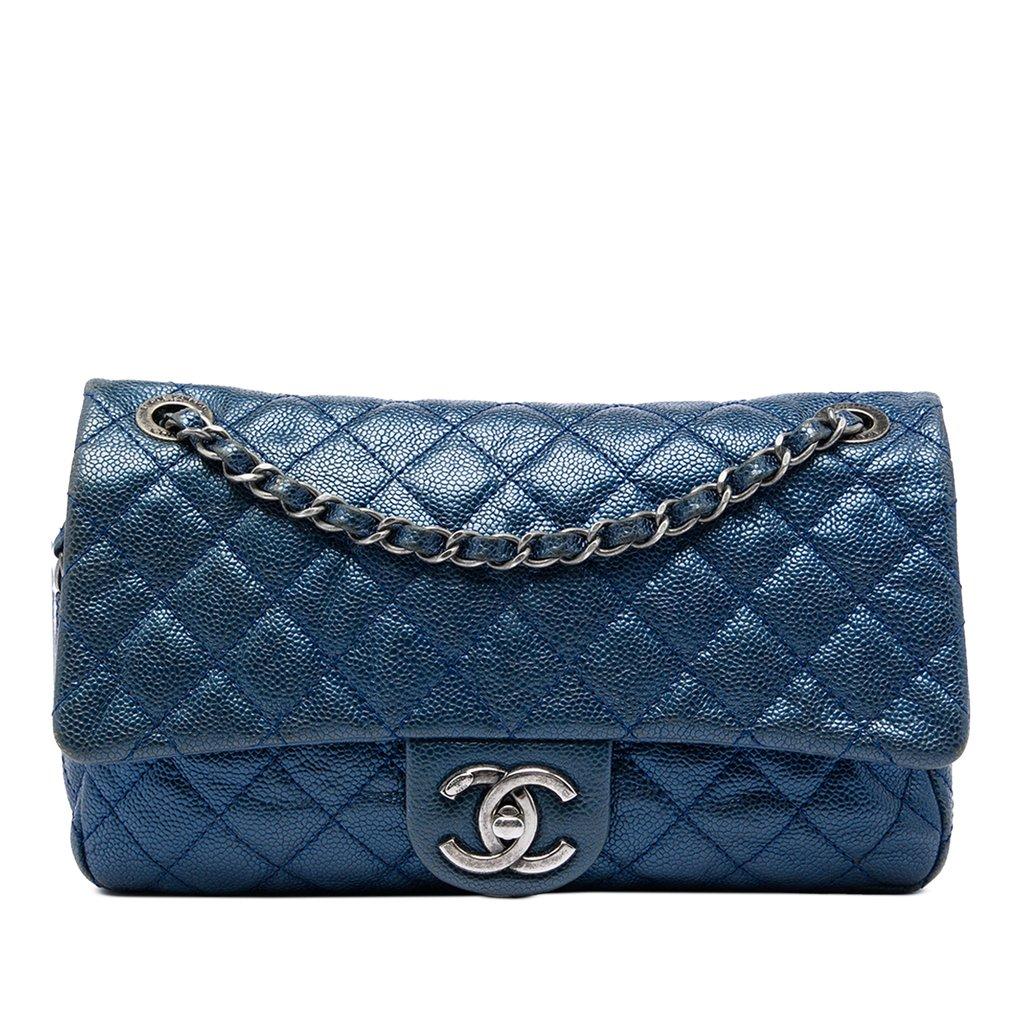 Chanel متوسط الحجم، مبطن، بلون الكافيار المتلألئ، سهل الفتح