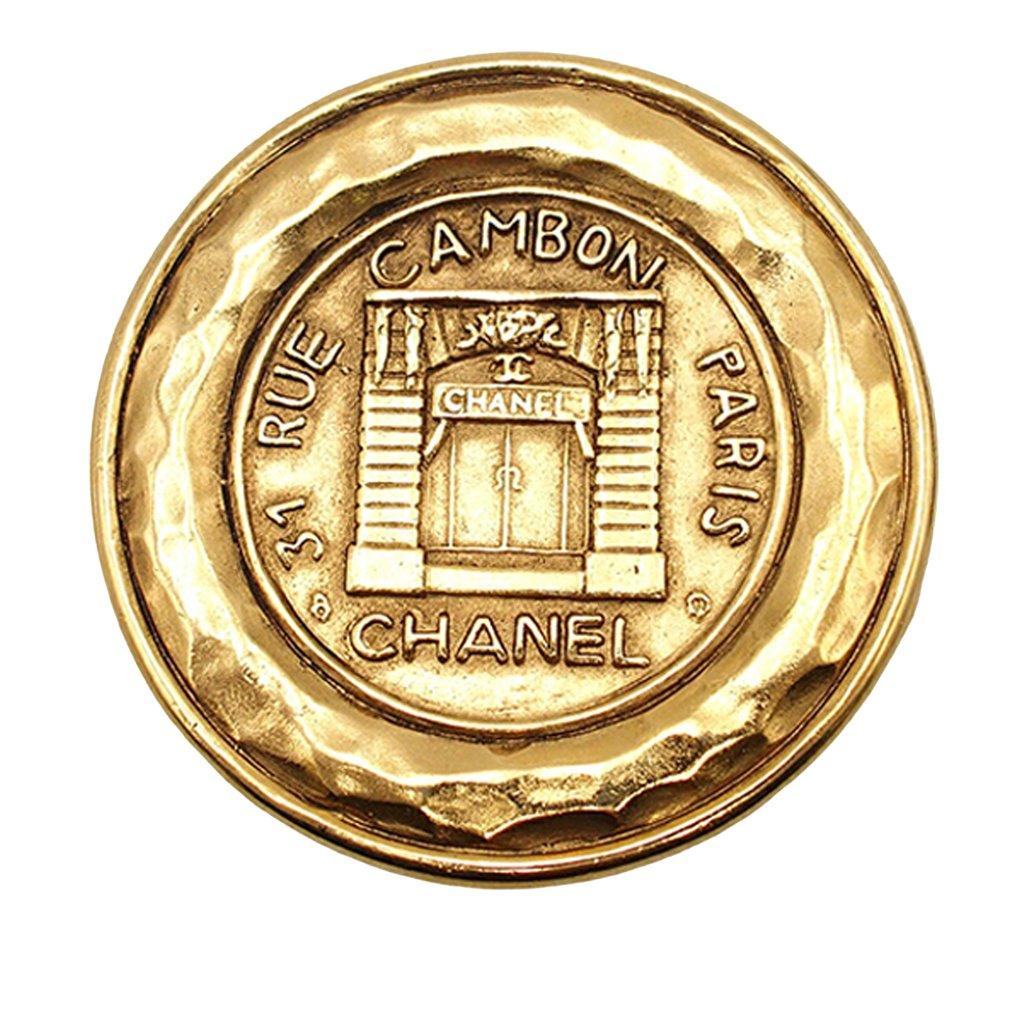 Chanel بروش مطلي بالذهب يحمل شعار 31 شارع كامبون