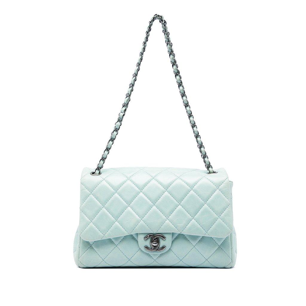 Chanel غطاء ناعم متوسط الحجم من جلد العجل المصقول المبطن بلون جوز الهند