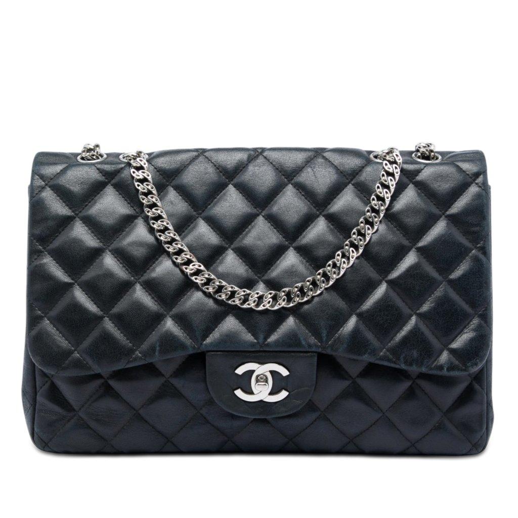 Chanel حقيبة جامبو كلاسيكية من جلد الخروف ذات غطاء واحد