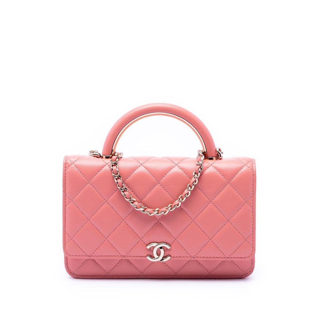 Chanel حقيبة صغيرة مستطيلة من جلد الخروف من باريس Le19M، بمقبض علوي أنيق وغطاء قلاب