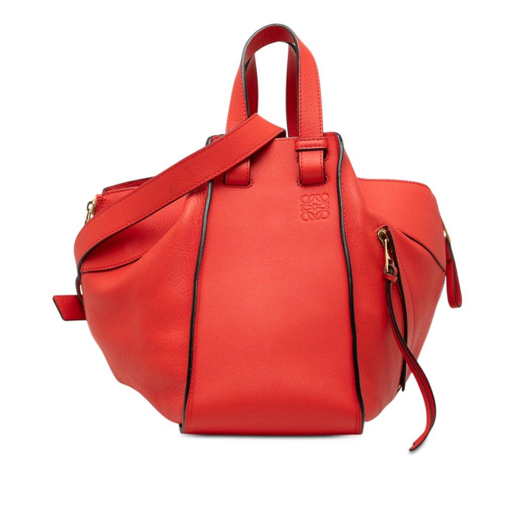 Loewe حقيبة صغيرة من جلد العجل على شكل أرجوحة