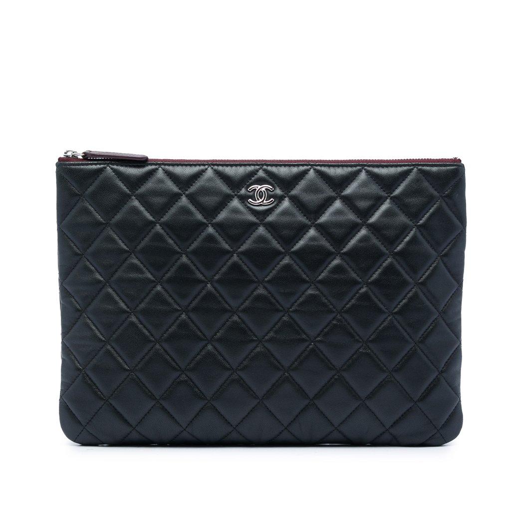 Chanel حقيبة يد متوسطة الحجم من جلد الخروف المبطن