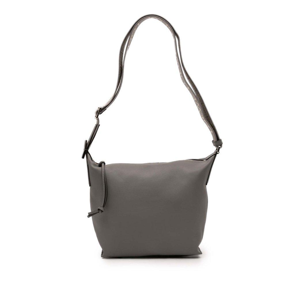 Loewe حقيبة كروس صغيرة من جلد العجل من ماركة كيوبي