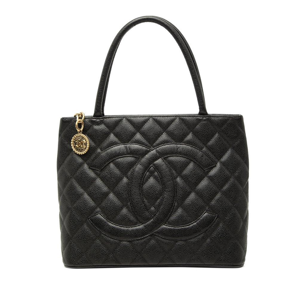 Chanel حقيبة تسوق مزينة بميدالية الكافيار