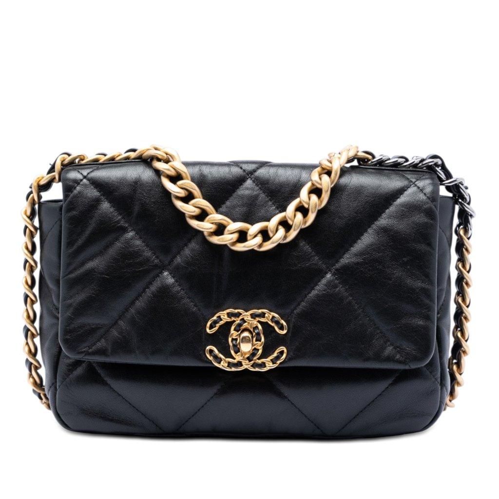 Chanel جلد خروف متوسط الحجم، غطاء 19 بوصة