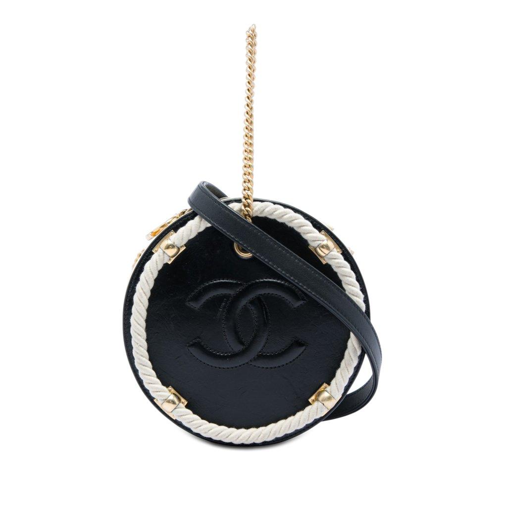 Chanel حقيبة دائرية من جلد العجل المجعد من إن فوغ