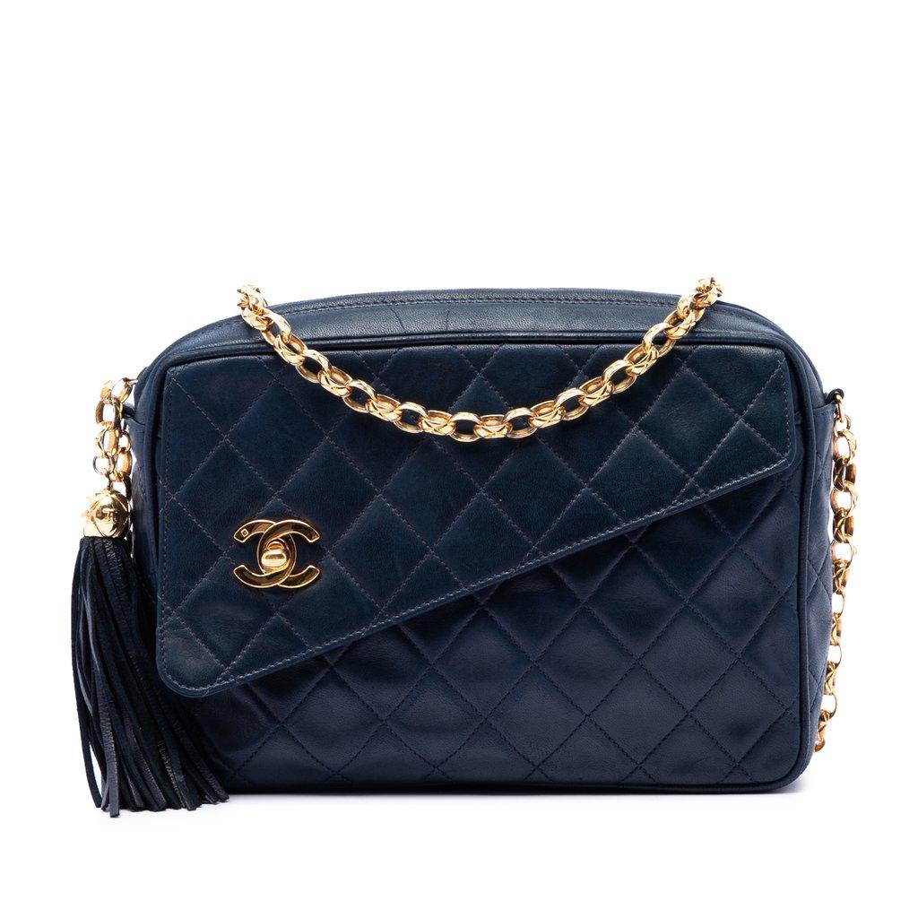 Chanel حقيبة كاميرا من جلد الخروف المبطن مع شرابة