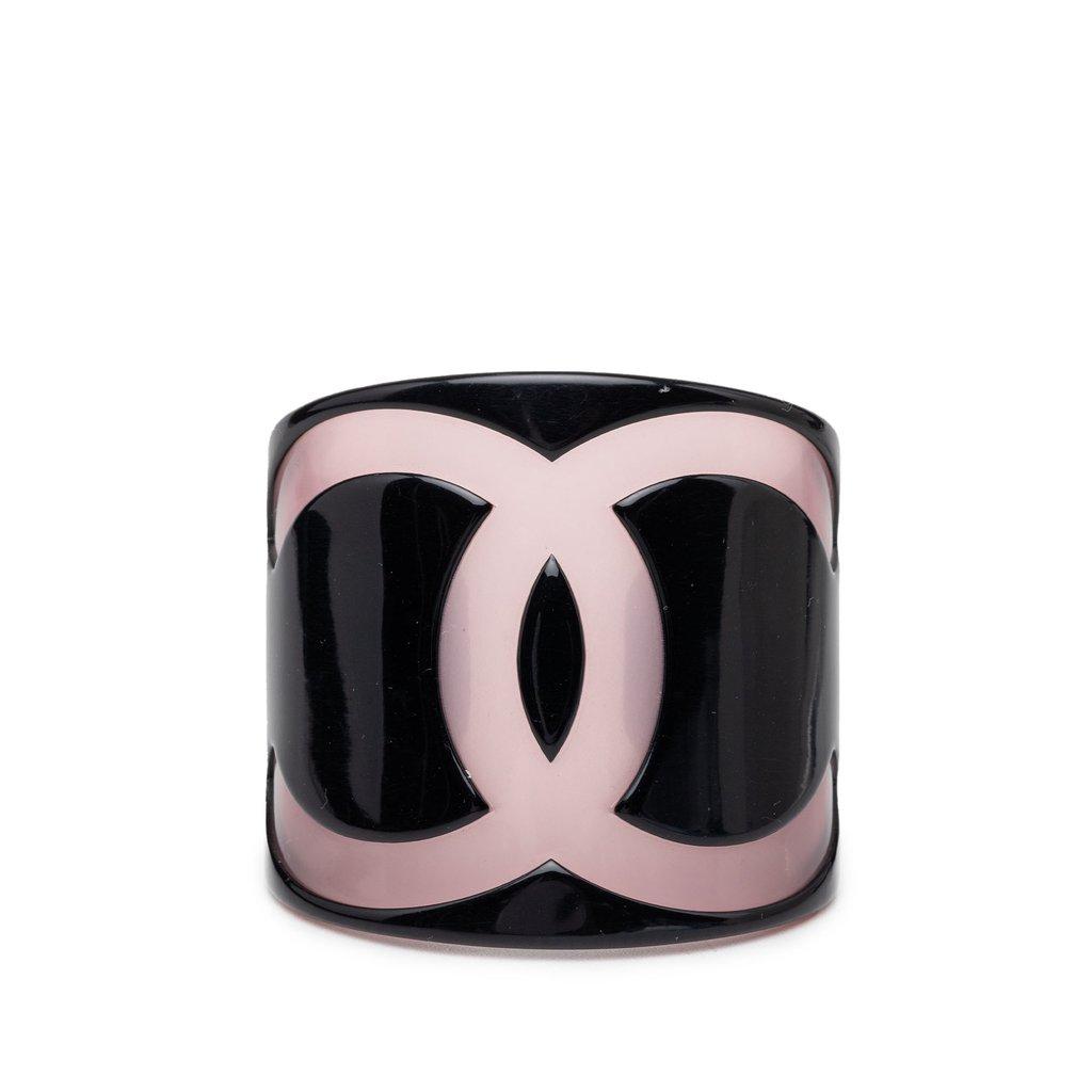 Chanel سوار من الراتنج بشعار CC