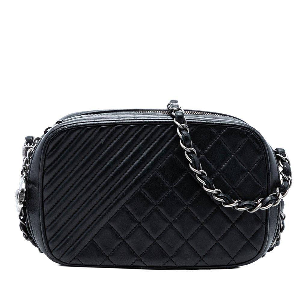 Chanel حقيبة كاميرا صغيرة من جلد الخروف المبطن من كوكو بوي