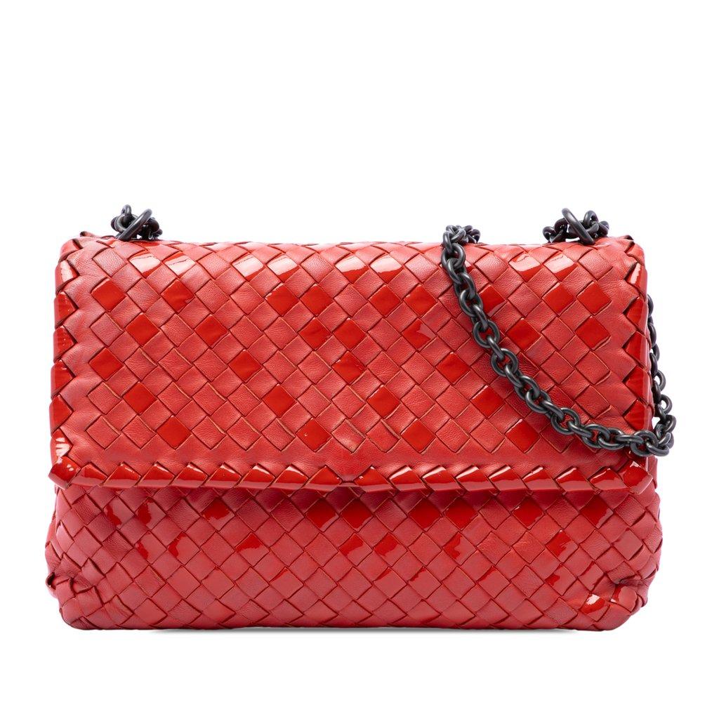 Bottega Veneta حقيبة كتف صغيرة من جلد نابا وإنترشياتو أوليمبيا حاصلة على براءة اختراع