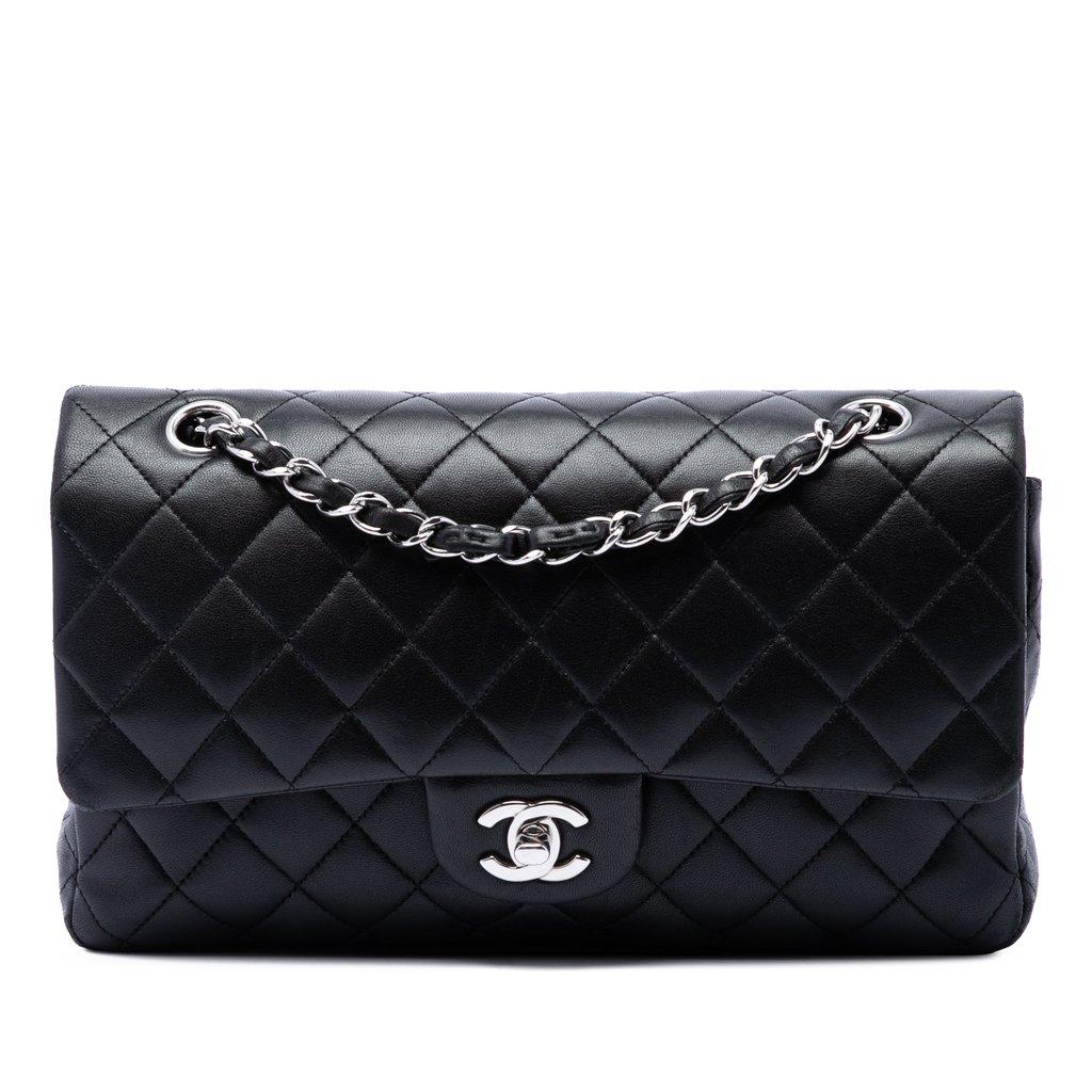 Chanel حقيبة كلاسيكية متوسطة الحجم من جلد الخروف ذات غطاء مزدوج