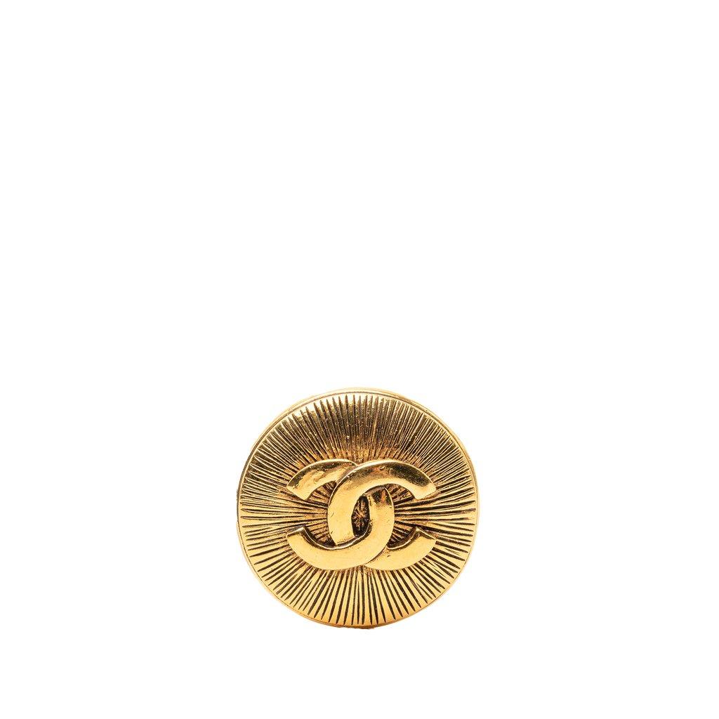Chanel بروش دائري مطلي بالذهب CC