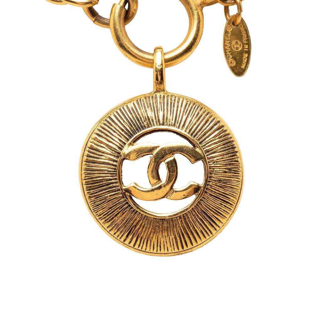 Chanel قلادة دائرية مطلية بالذهب عيار 925