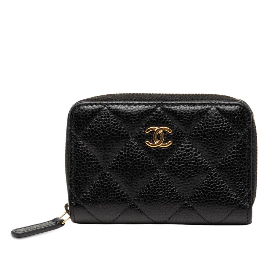 Chanel محفظة نقود بسحاب من جلد الكافيار المبطن بنمط CC