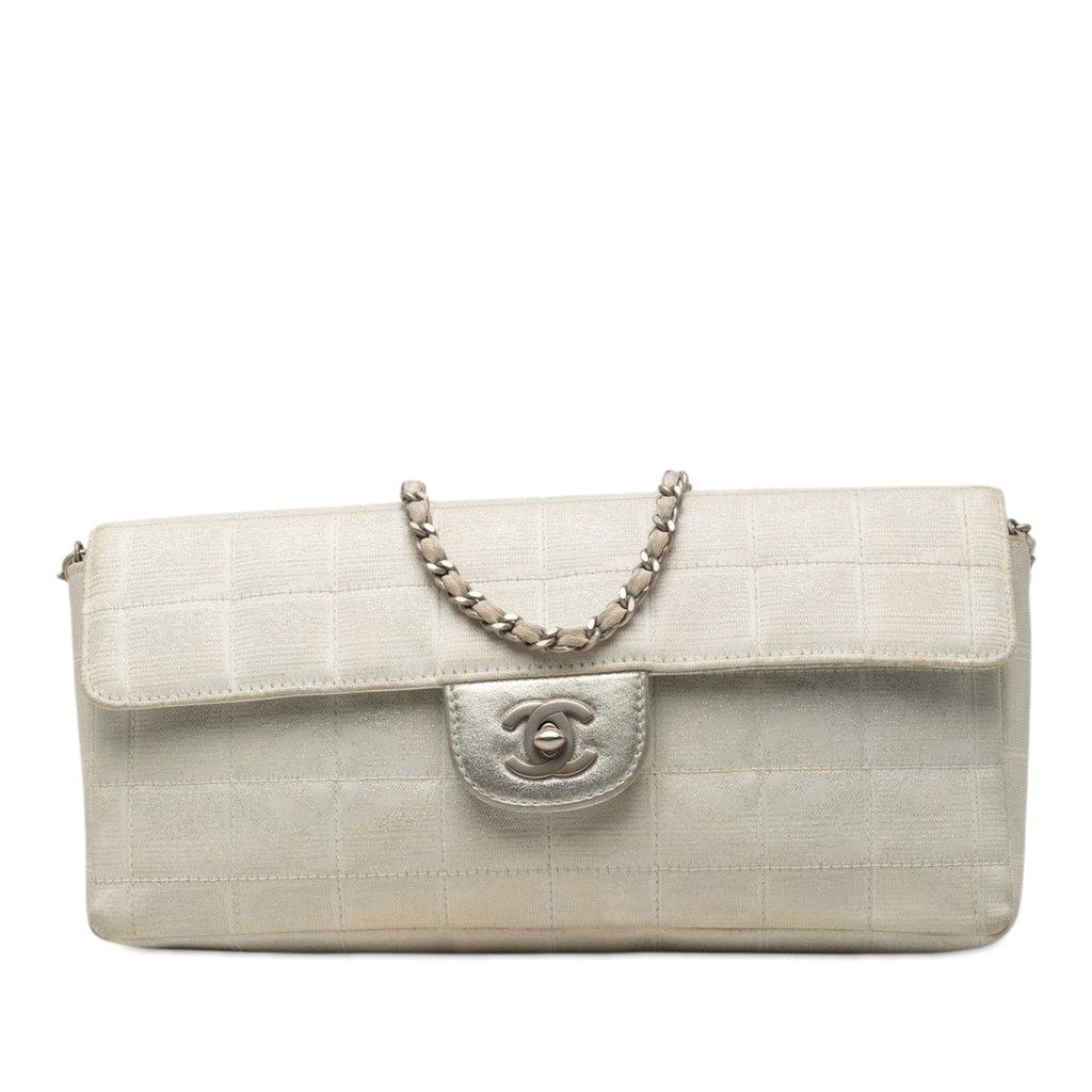 Chanel خط سفر جديد من النايلون بغطاء شرقي غربي