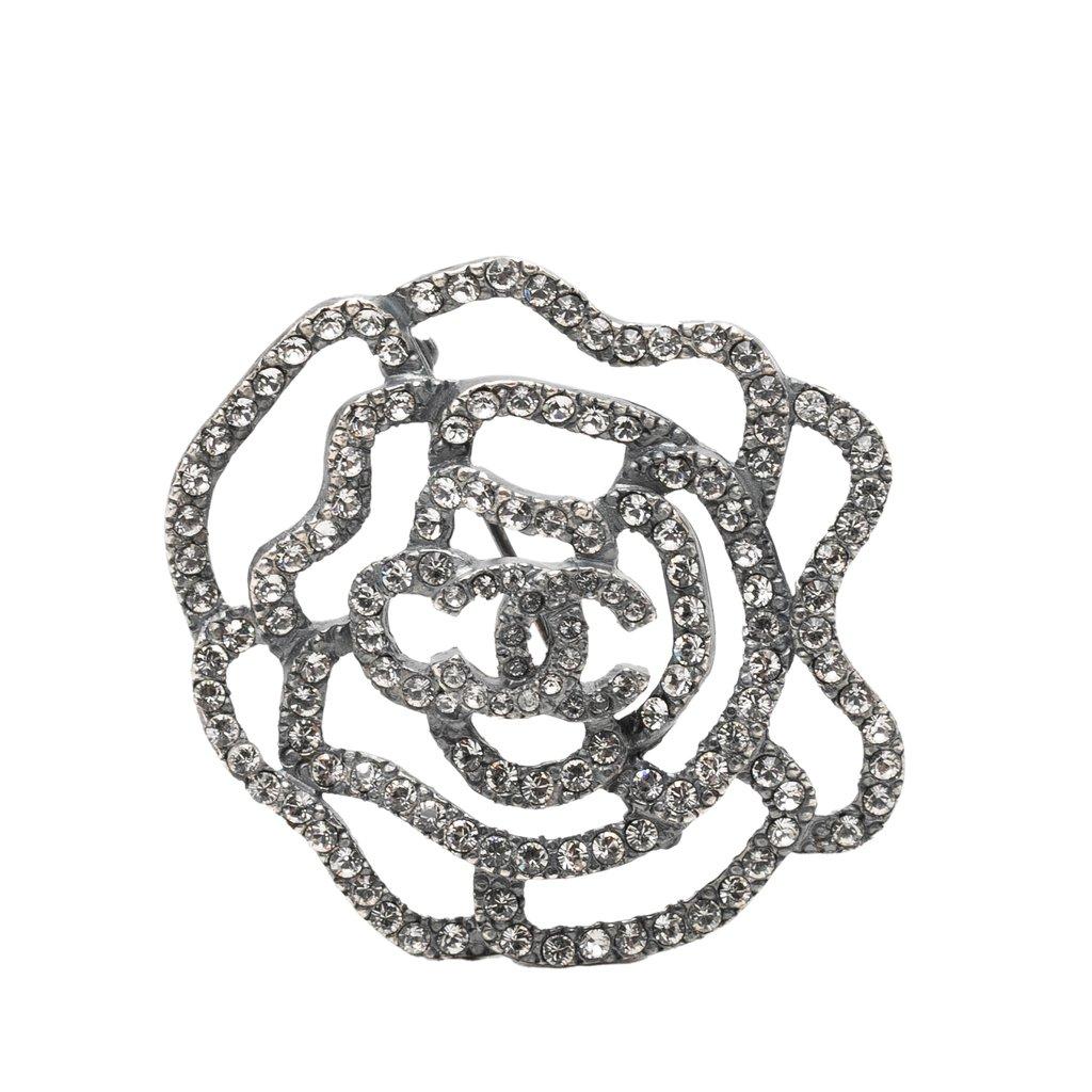 Chanel بروش كاميليا من النحاس الأصفر والكريستال