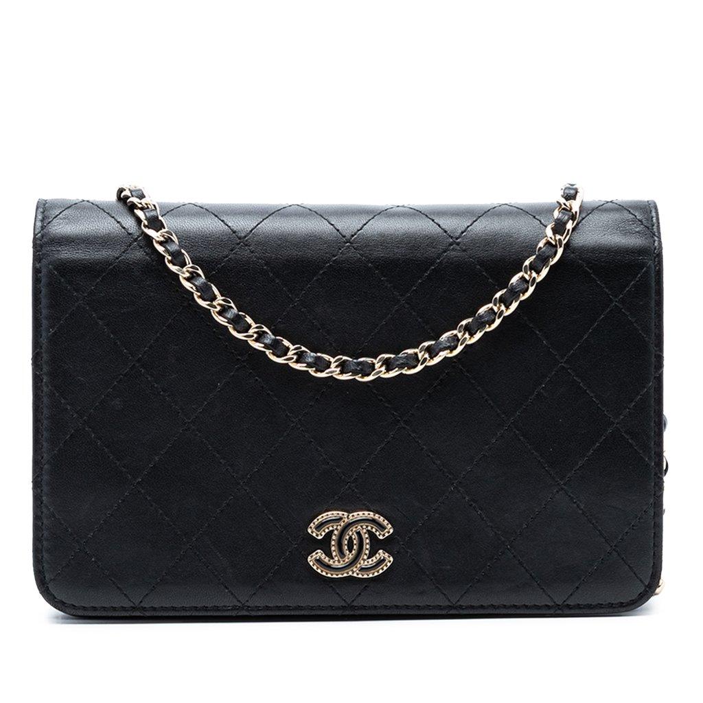 Chanel محفظة من جلد العجل مخيطة بشعار CC مع سلسلة